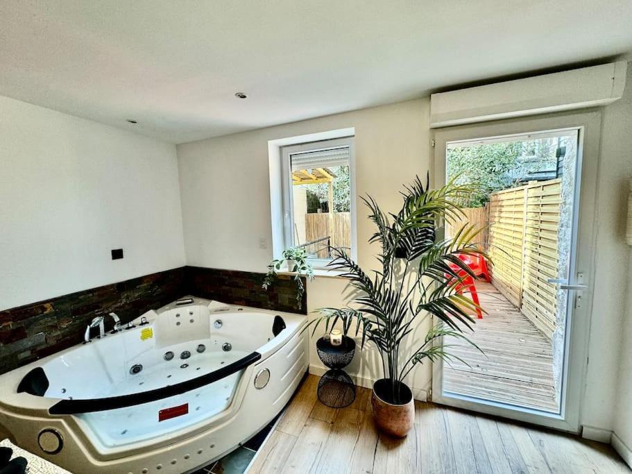 Sauna & Balneo Au Coeur De Rouen Exteriör bild